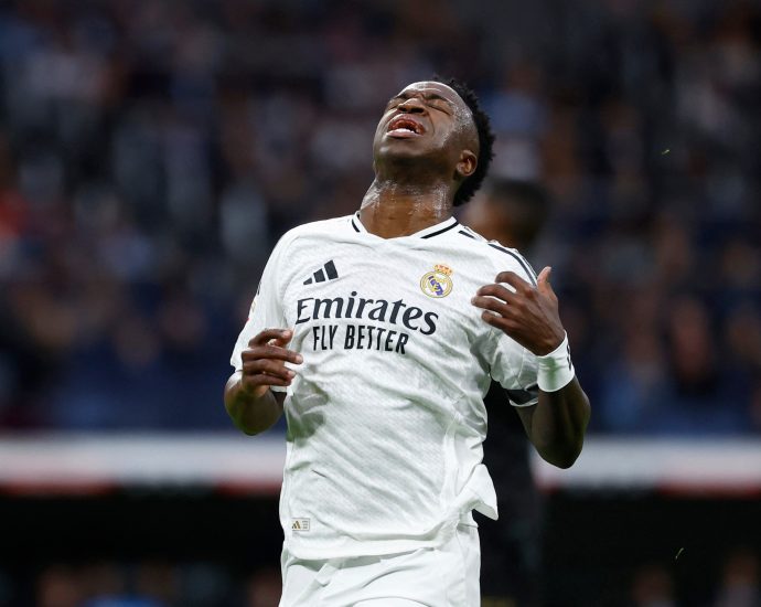 vinicius-misses-another-penalty-as-real-madrid-shocked-by-valencia