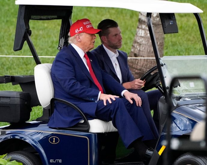 as-stock-market-plunges-over-tariffs,-the-traitor-takes-in-the-green-at-his-golf-course