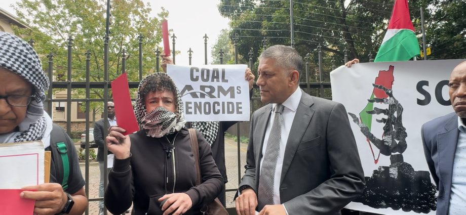 pro-palestine-activists-protest-alleged-south-african-coal-export-to-israel