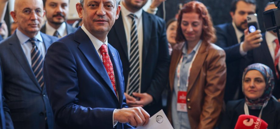 turkiye’s-opposition-leader-ozgur-ozel-re-elected-as-chp-party-chairman