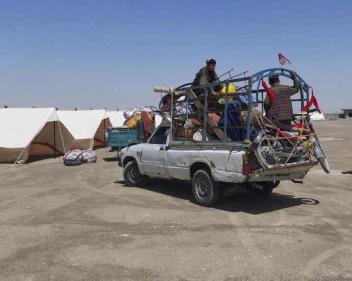 afghans-leaving-pakistan-amid-mass-deportations
