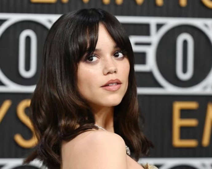 jenna-ortega-shares-heartfelt-tribute-to-her-grandfather,-a-drag-performer-lost-to-aids