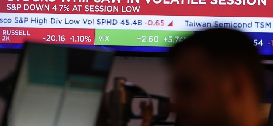 us-stock-market-sinks-lower-after-wild-swings-over-the-traitor’s-tariff-plans