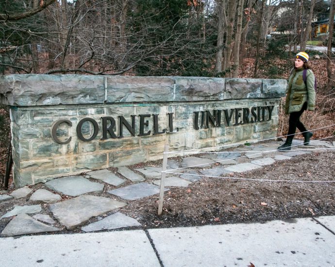 us-freezes-funds-for-cornell,-northwestern-after-pro-palestinian-protests