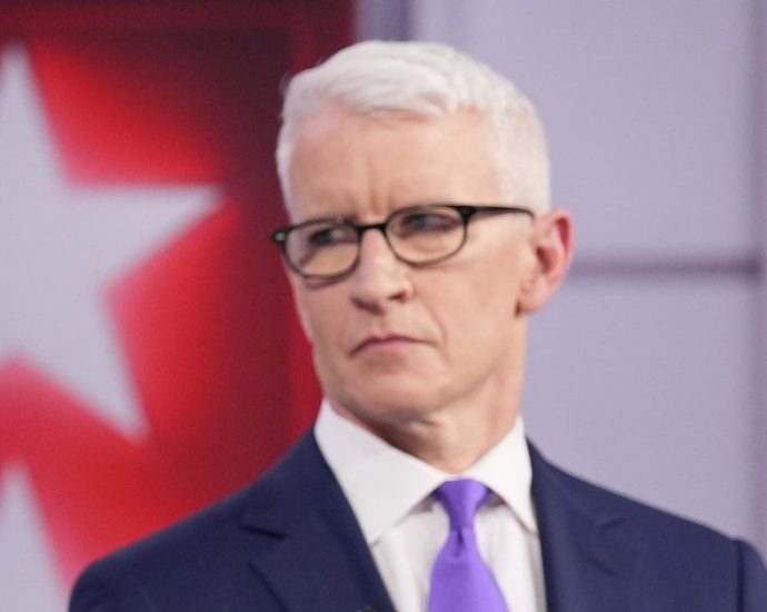 conservatives-try-to-own-anderson-cooper-for-innocent-mistake-in-town-hall