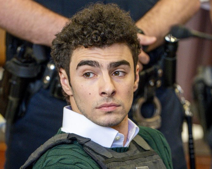 luigi-mangione’s-attorneys-call-attempt-at-death-penalty-in-ceo’s-killing-a-‘political-stunt’
