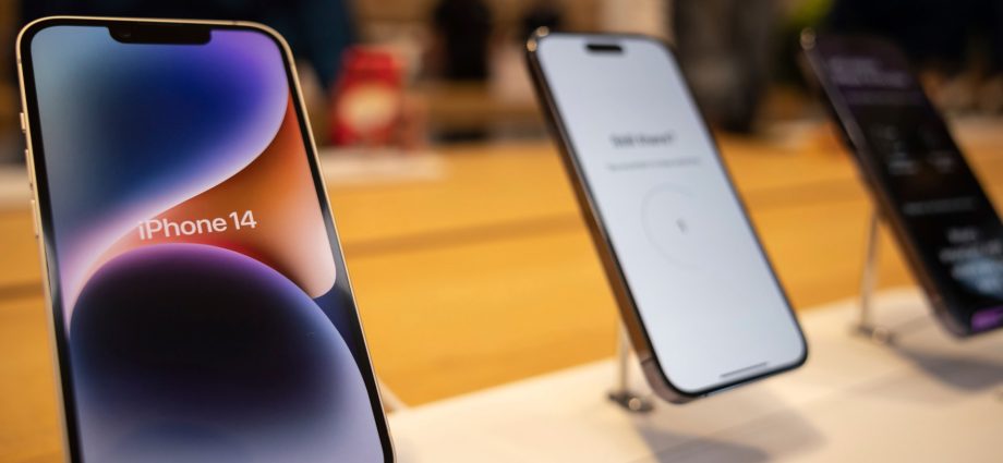the-traitor-exempts-smartphones,-computers-from-‘reciprocal’-tariffs