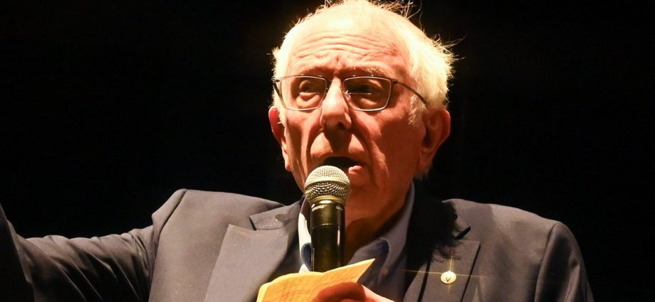 bernie-sanders-crashes-coachella-music-festival