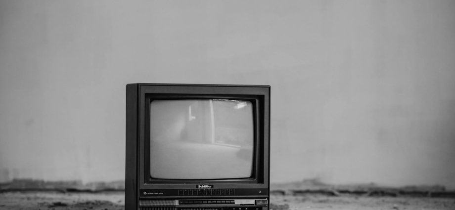climate-disinformation-‘normalised’-on-french-tv-and-radio,-report-finds