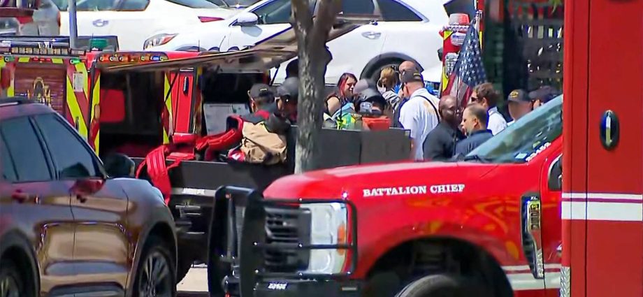 suspect-in-custody-after-4-hurt-in-texas-high-school-shooting