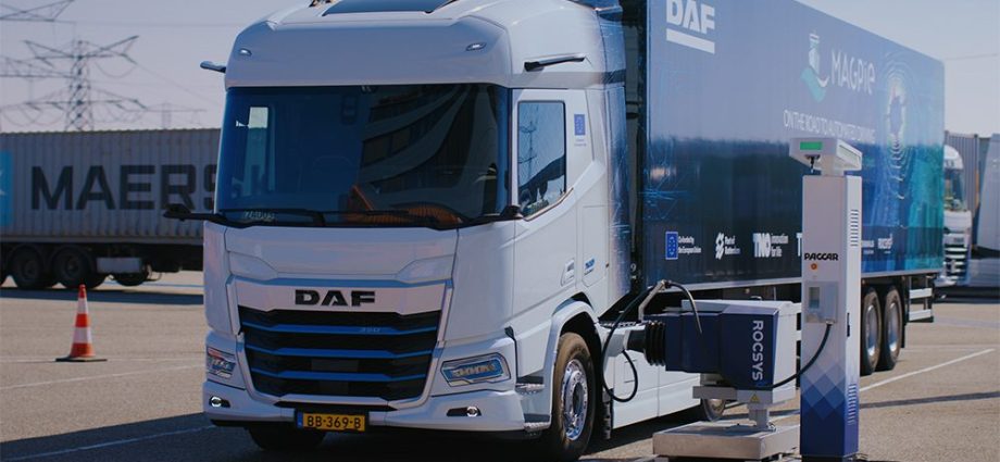 rocsys-demonstrates-hands-free-charging-of-an-electric-self-driving-truck