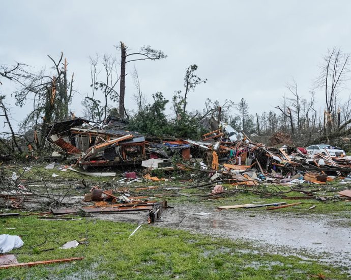 at-least-2-killed-amid-storms-spanning-the-south-to-the-northeast