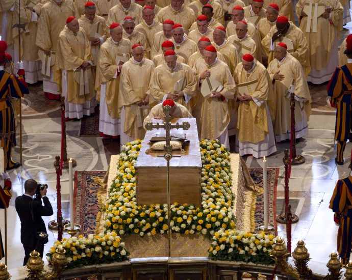 what-happens-after-a-pope-dies?