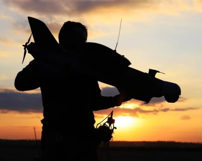 new-“spotter”-specialists-join-ukraine’s-drone-combat-teams-after-two-week-training