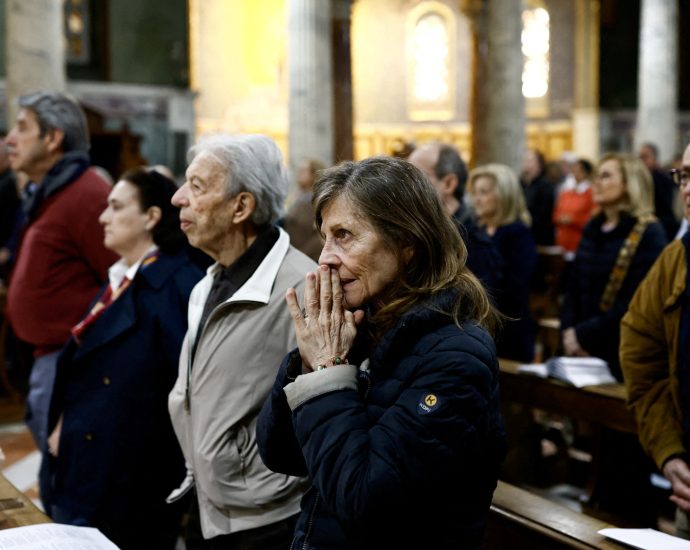 leaders-and-supporters-around-the-globe-react-to-death-of-pope-francis