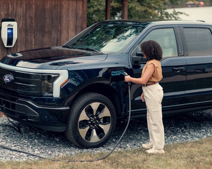 ford-gives-all-ev-buyers-a-free-charging-station-and-installation—it-seems-to-sell-more-cars