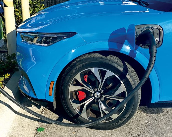 a-new-report-suggests-us-ev-charging-networks-are-slowly-improving—and-getting-more-prevalent