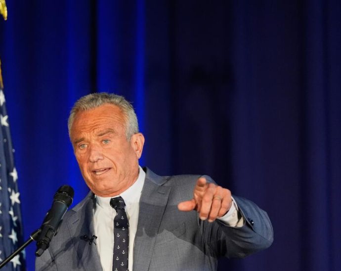 rfk-jr.-announces-a-plan-to-ban-certain-food-dyes,-following-california’s-lead