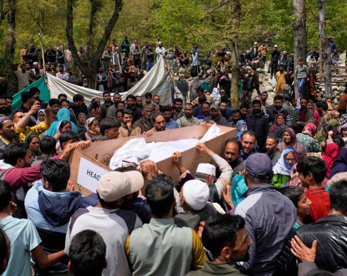 india-downgrades-pakistan-ties-after-attack-on-kashmir-tourists