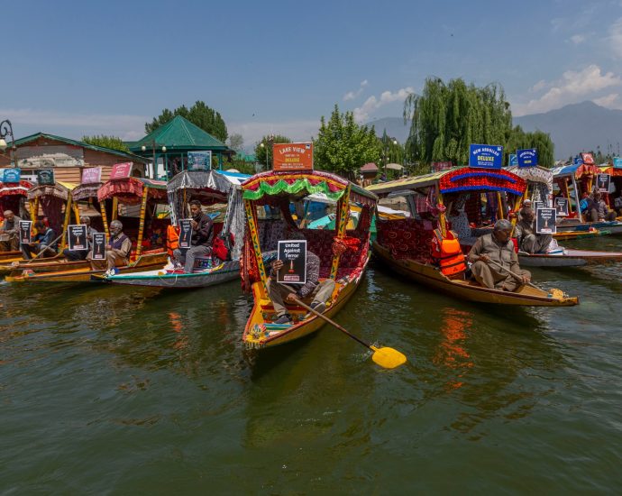 ‘we-are-condemned’:-kashmiri-tourism-pays-the-price-of-pahalgam-killings