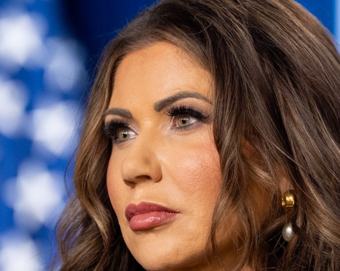 kristi-noem-reveals-exactly-how-her-bag-containing-$3,000-in-cash-was-stolen