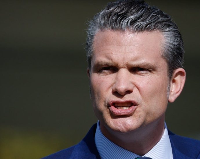 pete-hegseth-lost-it-in-f-word-rant-at-joint-chiefs-chair-over-suspected-leak:-report