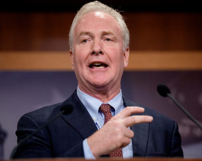 the-democratic-senator-who-silenced-the-centrist-naysayers