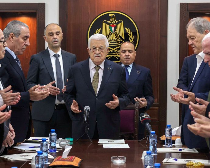 palestinian-president-mahmoud-abbas-appoints-aide-as-plo-deputy