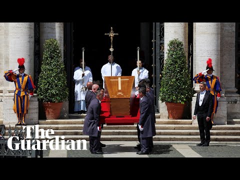 pilgrims-and-the-powerful-come-together-for-pope-francis’s-funeral