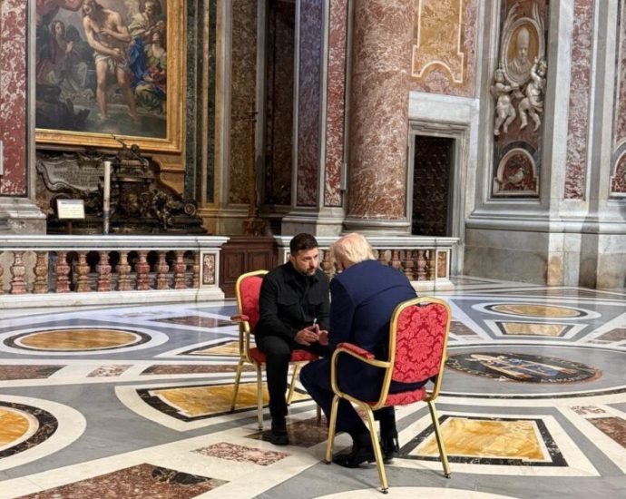 the-telegraph:-europe-expected-the-traitor-and-zelenskyy-to-fight-at-pope’s-funeral-—-they-didn’t