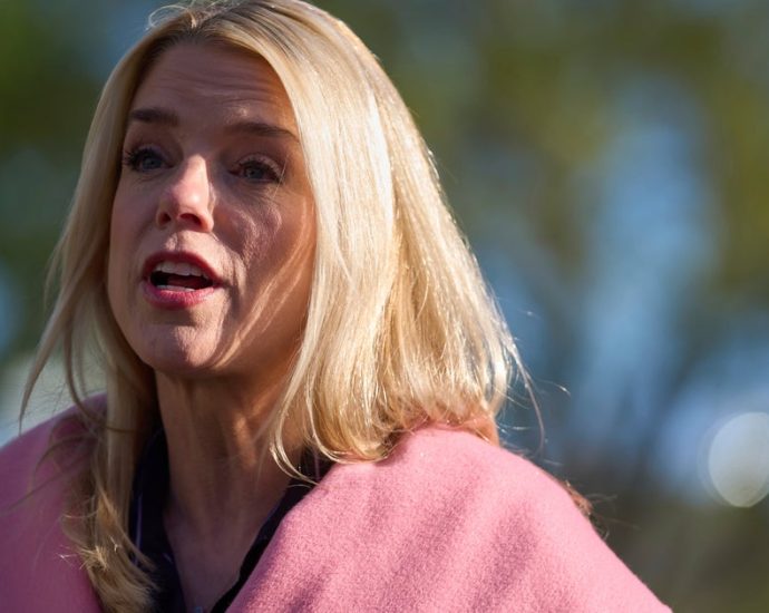 pam-bondi-rolls-back-protections-for-journalists-in-new-doj-memo