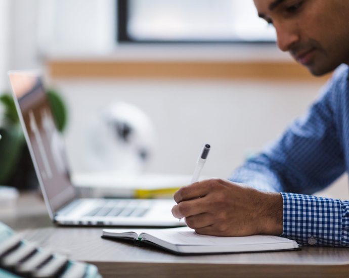 how-contract-analysis-software-is-crucial-for-streamlining-legal-operations