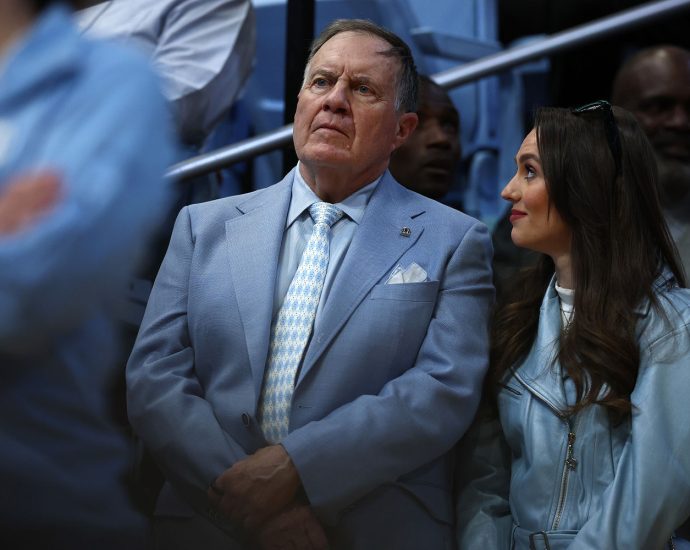 bill-belichick’s-girlfriend-shuts-down-question-about-how-they-met-during-interview
