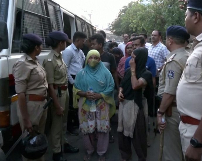 indian-police-detain-‘undocumented’-bangladeshi-migrants