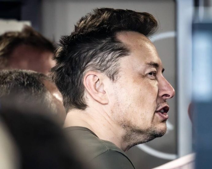 elon-musk’s-x-revenues-in-the-uk-crashed-in-2023,-down-66%