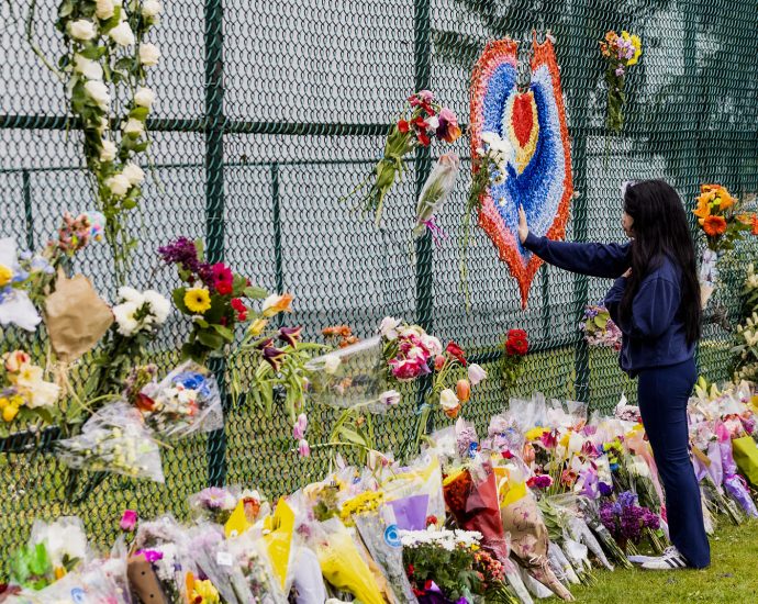 after-deadly-crash,-vancouver-filipinos-say-they’re-leaning-on-‘kapwa,’-or-togetherness