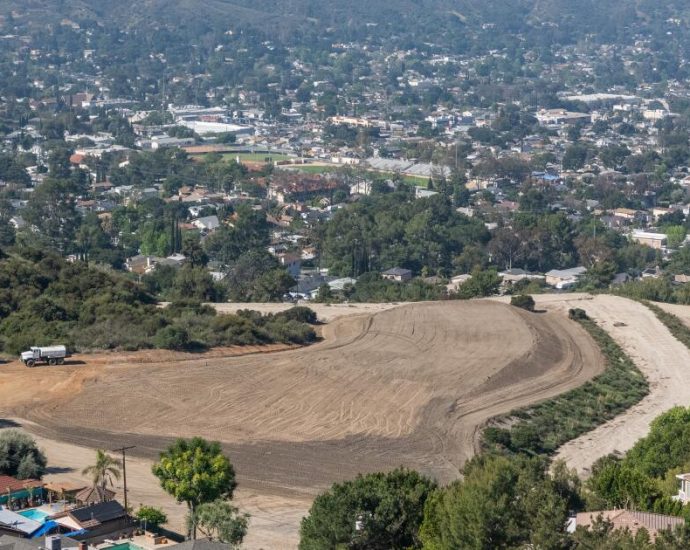 after-the-eaton-fire,-altadena-dirt-was-sent-to-tujunga.-then-came-the-backlash