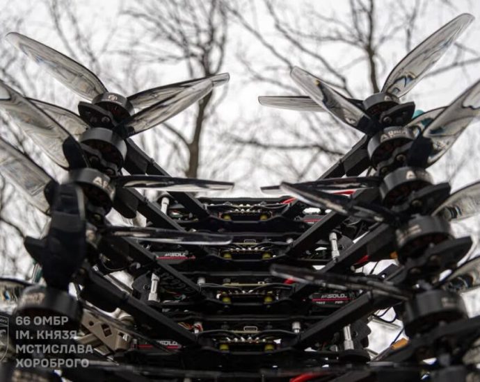 drones-and-long-range-systems-control-modern-battlefield,-expand-“gray”-zone