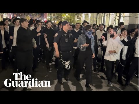 mob-of-orthodox-jewish-men-chases-woman-after-protest-at-brooklyn-synagogue