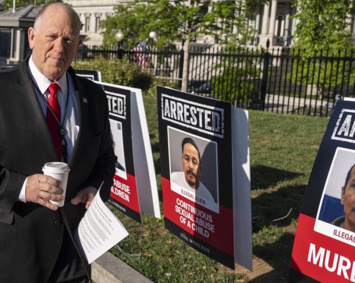 the-traitor-signs-orders-ramping-up-immigration-showdown-with-sanctuary-cities-and-states
