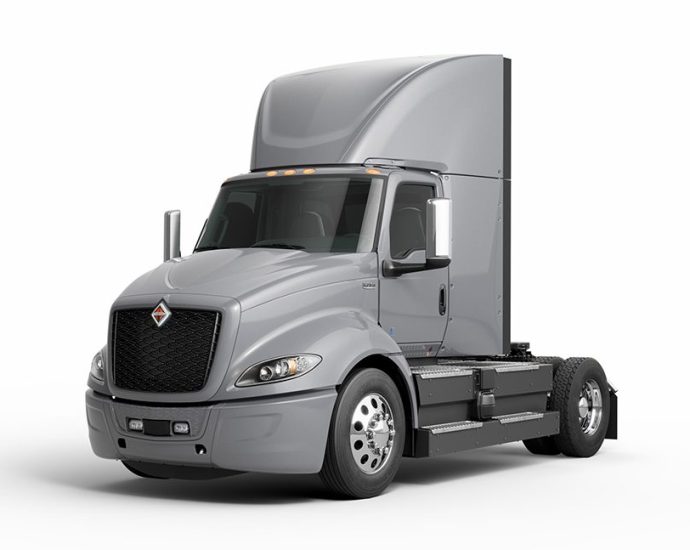 international-introduces-new-erh-series-electric-class-8-regional-haul-tractor