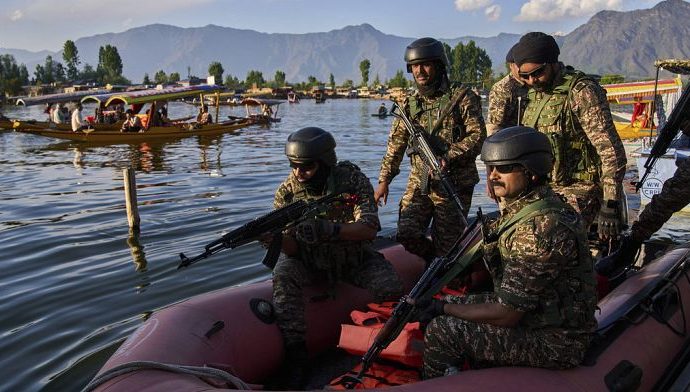 india-closes-dozens-of-kashmir-tourist-resorts-after-deadly-attack