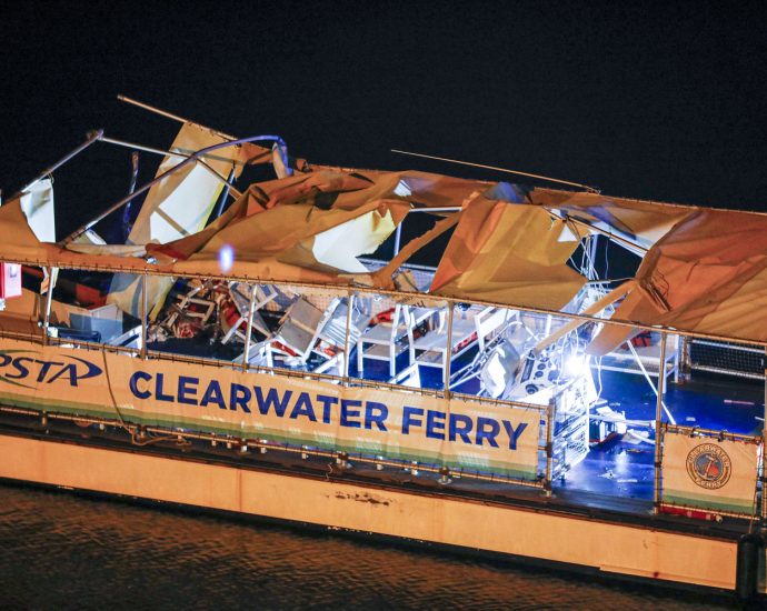 video-shows-moment-boat-crashes-into-florida-ferry,-killing-1-person-and-injuring-10-others