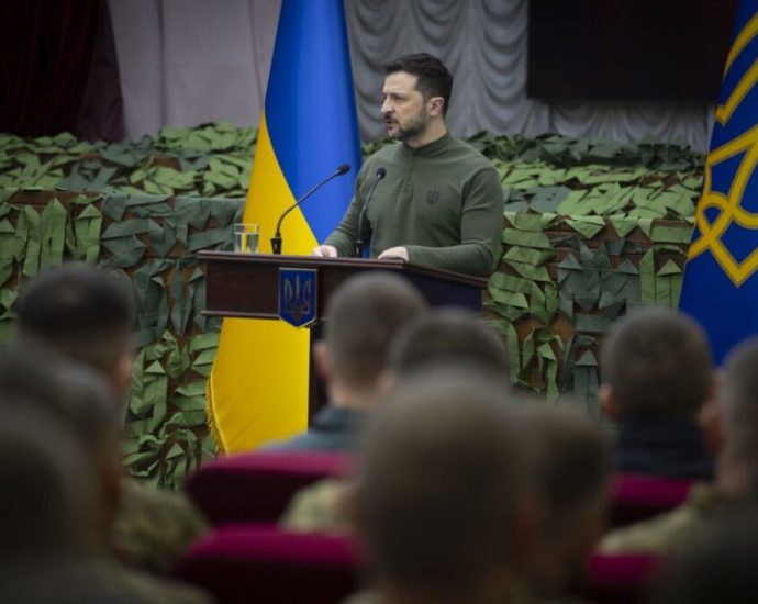 zelenskyy-warns:-russia-preparing-“something”-alarming-in-belarus-for-2025