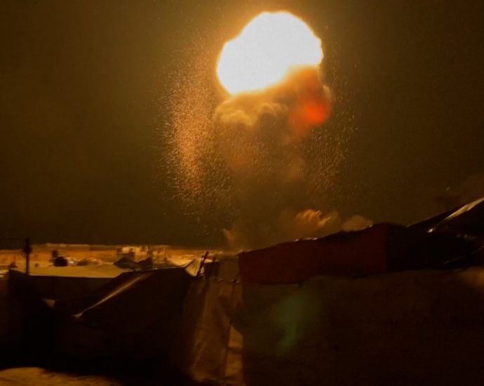israel-attacks-tent-camps-in-gaza-again