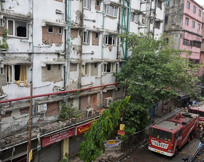 hotel-blaze-in-india’s kolkata kills-14