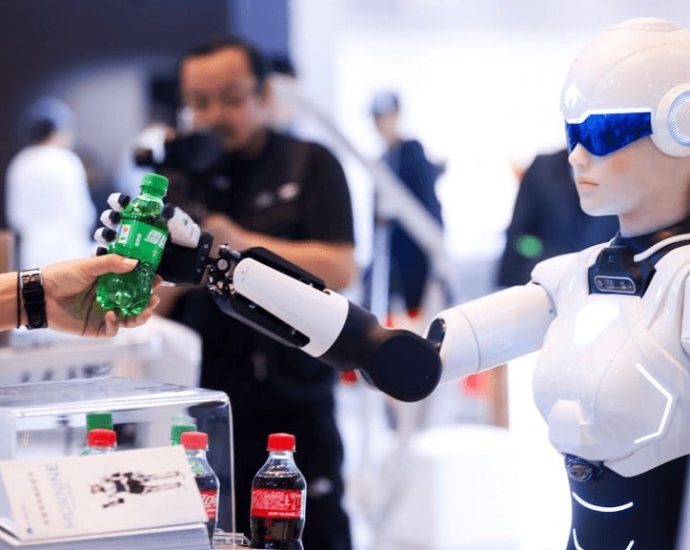chinese-carmaker-chery-using-deepseek-driven-humanoid-robots-as-showroom-sales-staff