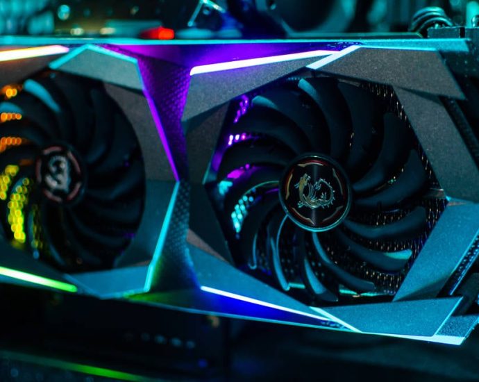 your-graphics-card’s-so-fat,-it’s-got-its-own-gravity-alert