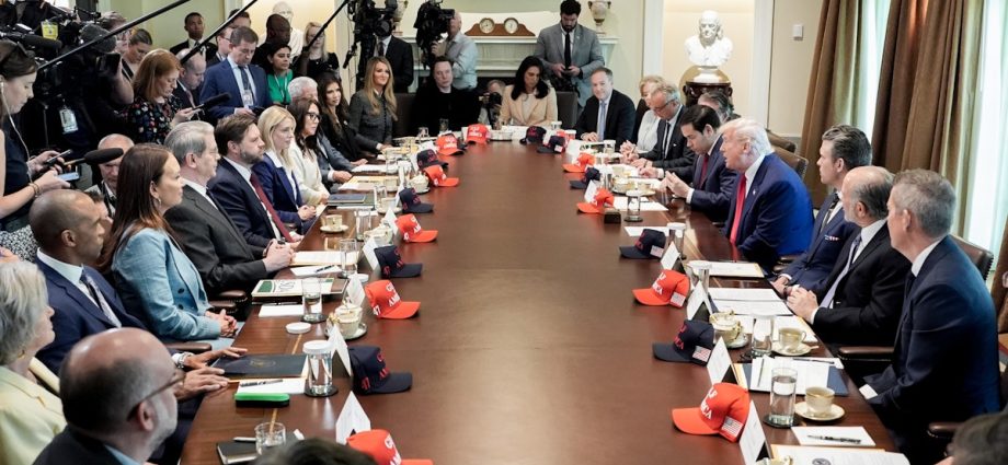 even-maga-is-disgusted-by-the-traitor’s-“kim-jong-il–style”-cabinet-meeting