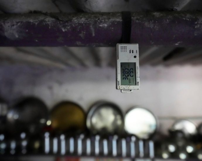 in-this-indian-city,-smartwatches-are-part-of-the-solution-to-dealing-with-searing-heat